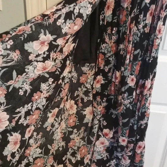 Charlotte Russe Floral Maxi Dress with Black and Pink Accents - Picture 5 of 9
